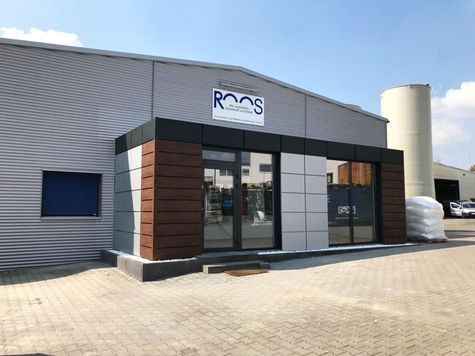 Kantoorcontainer als modern kantoorgebouw met ontvangst-foyer      